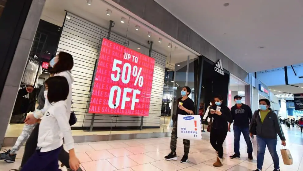 retail spending rises