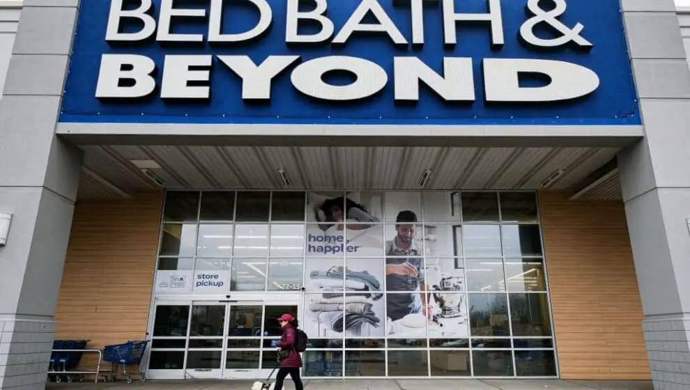 Bed Bath & Beyond could be nearing bankruptcy, and analysts predict that the fall could also hurt other retail stores