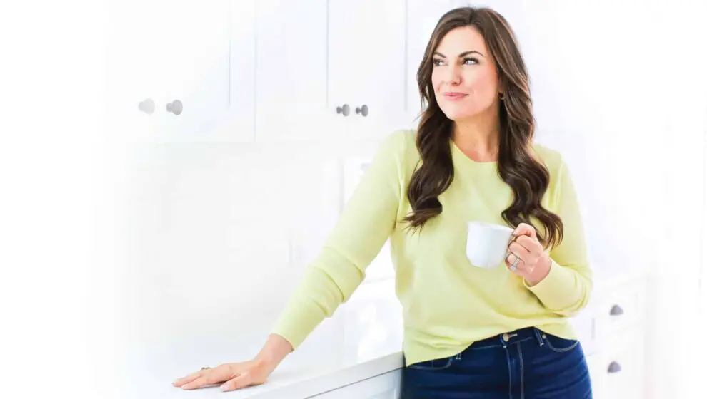 In her book Two Weeks Notice: Find the Courage To Quit Your Job, Make More Money, Work Where You Want, And Change the World, marketing expert Amy Porterfield explains her personal experience on how to quit your job and make your dream life a reality